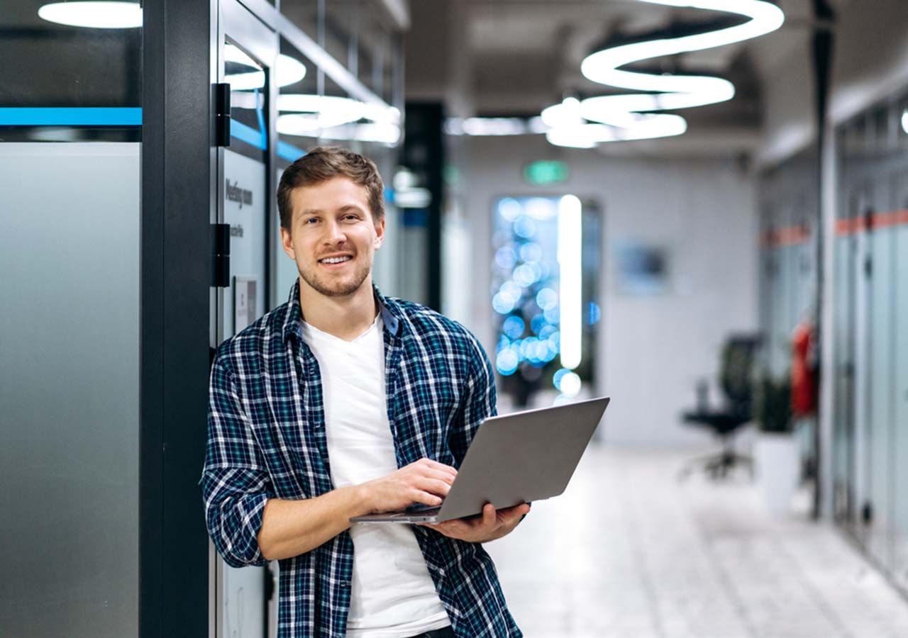 How to Successfully Outsource Software Development in 2025